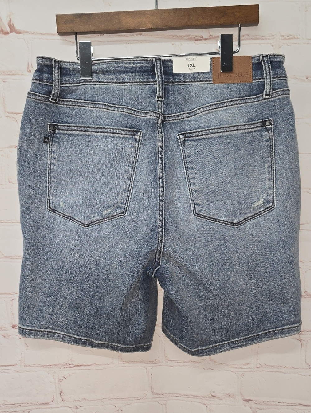 Judy Blue 5 Button Fly Light Wash Distressed Mid Rise Jean Shorts Size 1XL NWT
